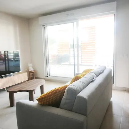 شقة Climatise Avec Spacieuse Terrasse A Uzès