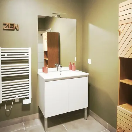 Apartmán Climatise Avec Spacieuse Terrasse A *