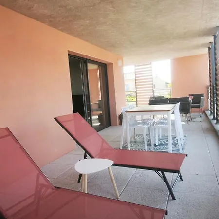 Climatise Avec Spacieuse Terrasse A شقة Uzès