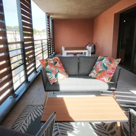 Climatise Avec Spacieuse Terrasse A Uzès