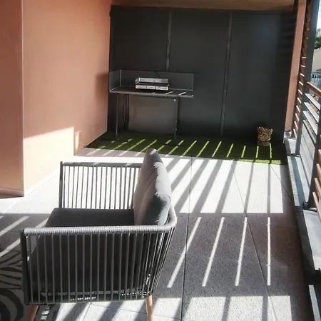 Climatise Avec Spacieuse Terrasse A *